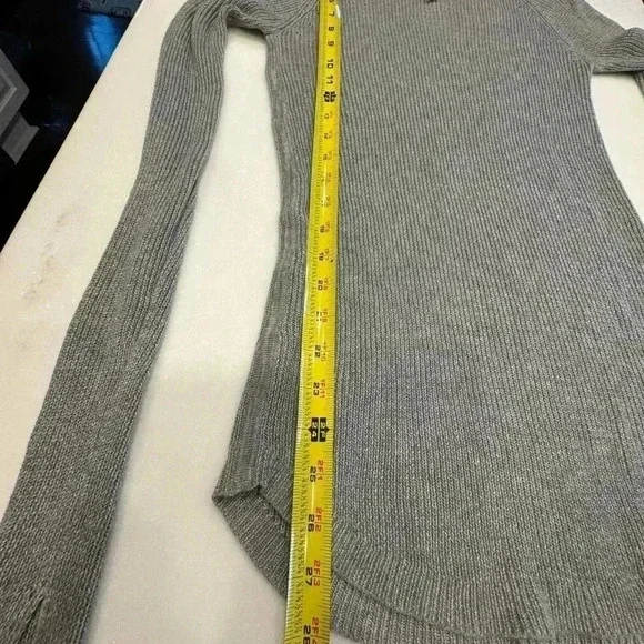 Lululemon women gray knit sweater thumb holes curved hem size 6 perfect! - Picture 14 of 15